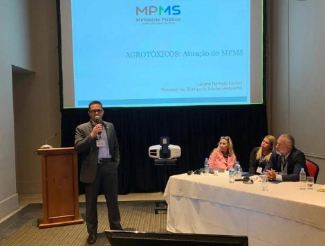 MPMS ministra palestra sobre o combate aos impactos de agrotóxicos em evento realizado no Paraguai