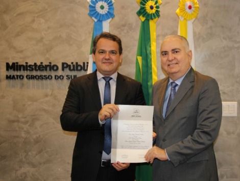 Procurador-Geral de Justiça recebe convite para a posse do Desembargador Sérgio Fernandes Martins